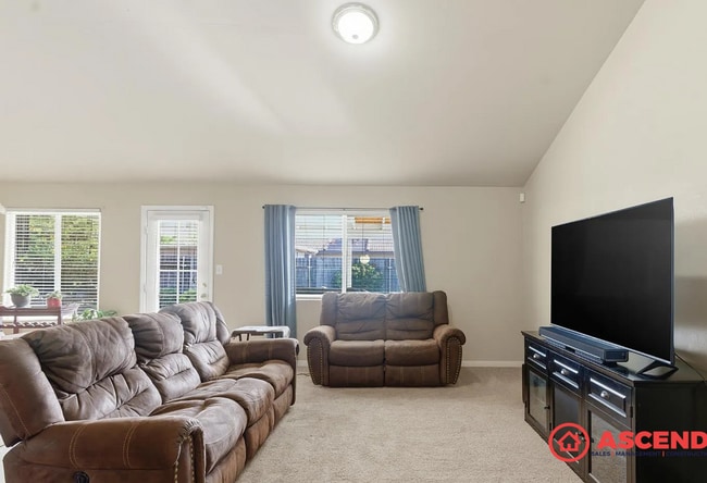 Foto del edificio - Fabulous 4 Bedroom Home!!