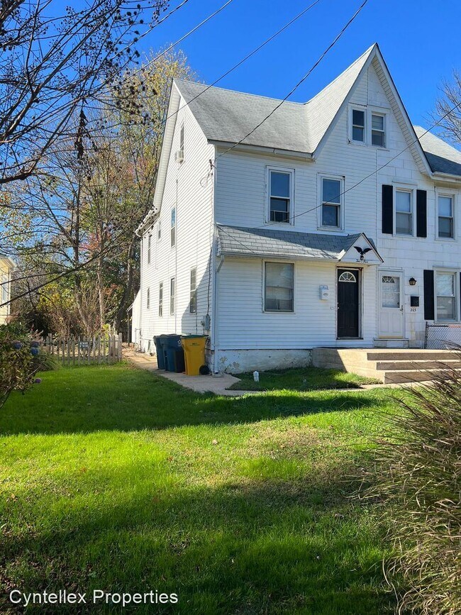 Building Photo - 4 br, 2.5 bath House - 205 Western Ave