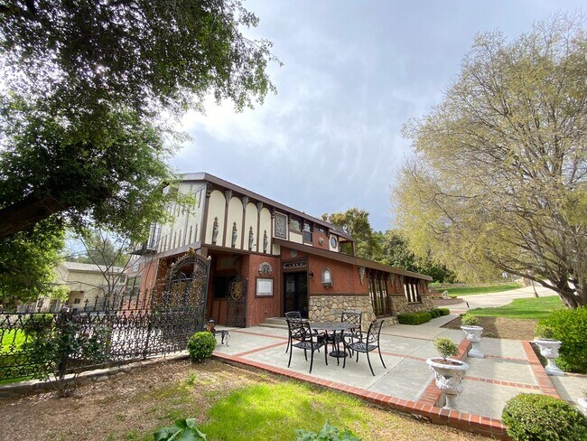Foto del edificio - Spectacular, One of a Kind, Ojai Estate