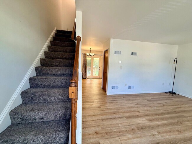Foto del edificio - 202 Heatherwood Dr