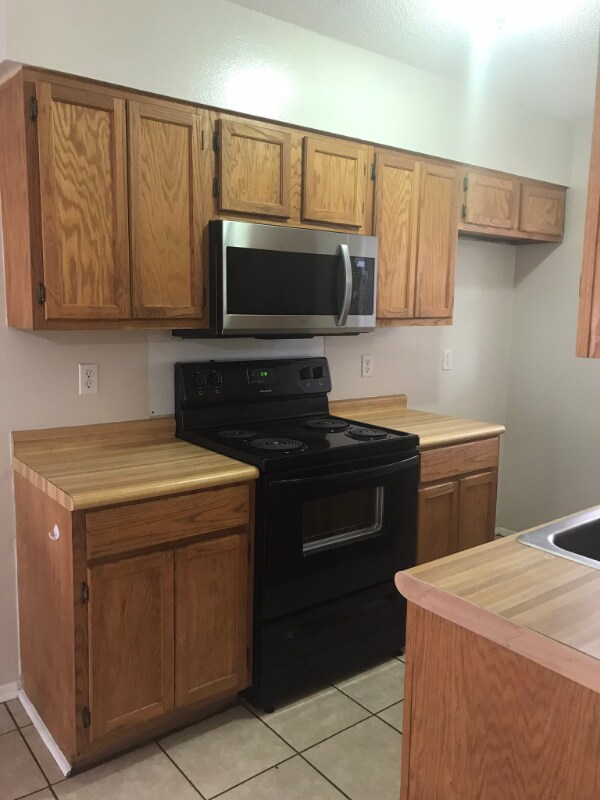 Foto del edificio - 7631 Lexington Dr