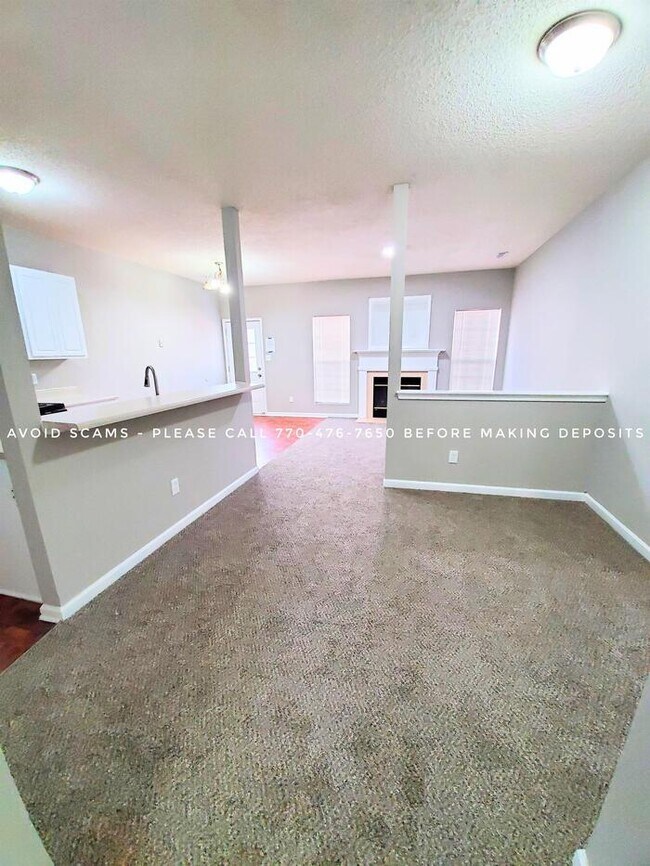 Building Photo - Large All Electric 3 BR, 2.5 Ba TH w/ Gara...