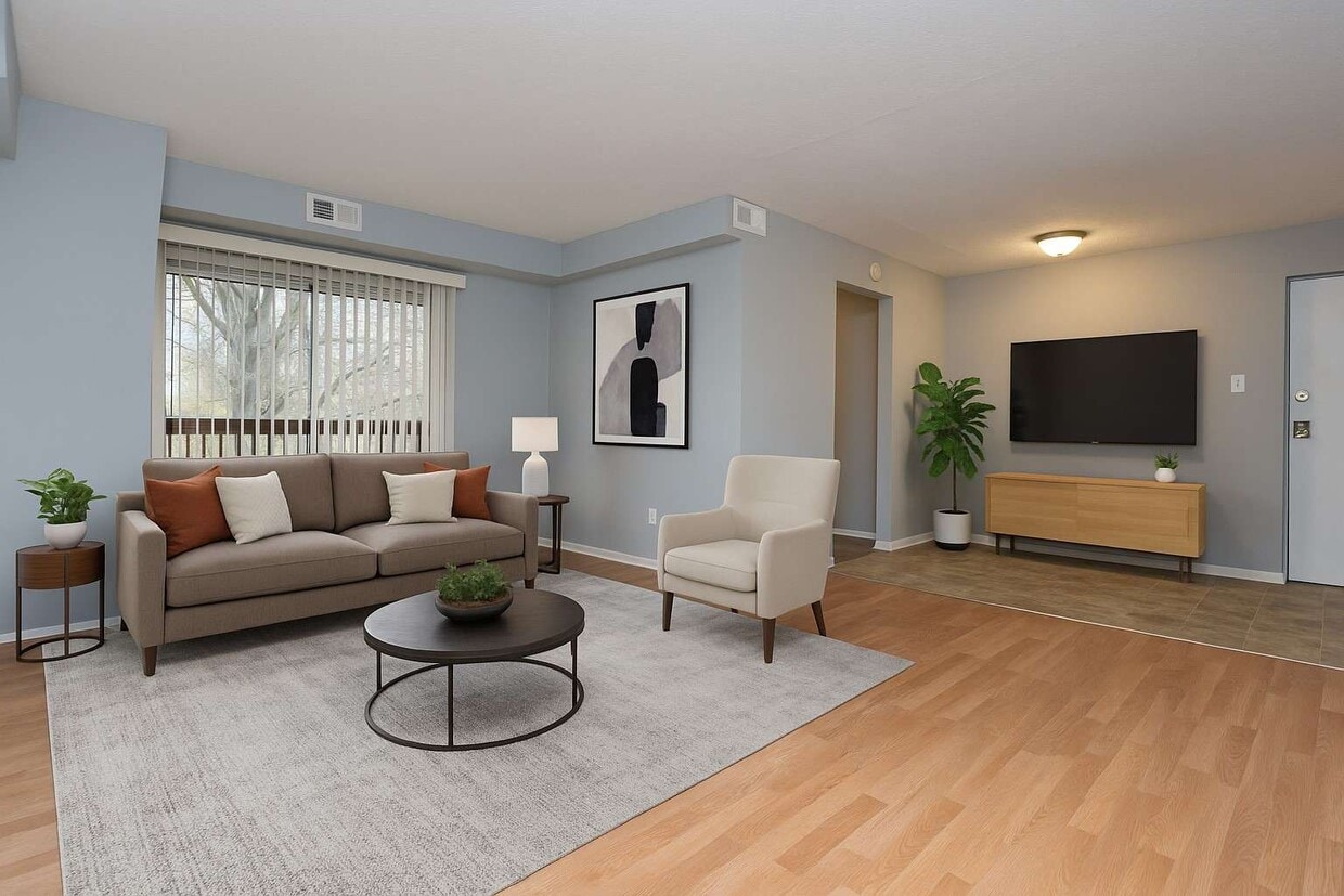 Living Area Classic - Eastland Hills Apartments