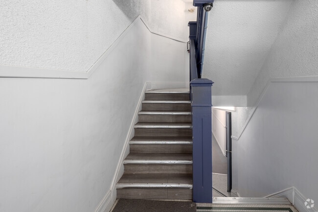 Interior Photo - 399 Dupont Street