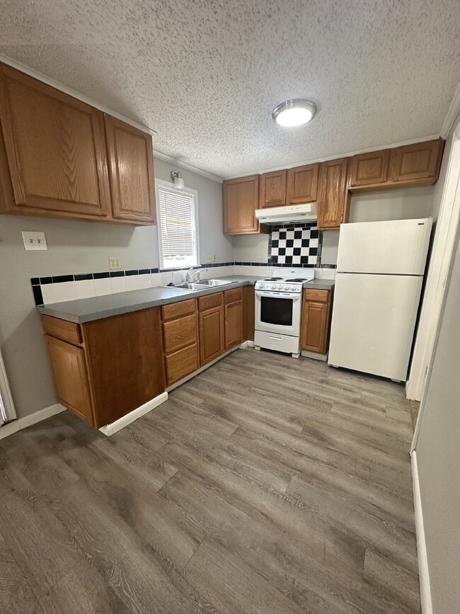 Building Photo - Pre-Leasing for Summer/Fall 2026 - Efficiency back house in Tech Terrace