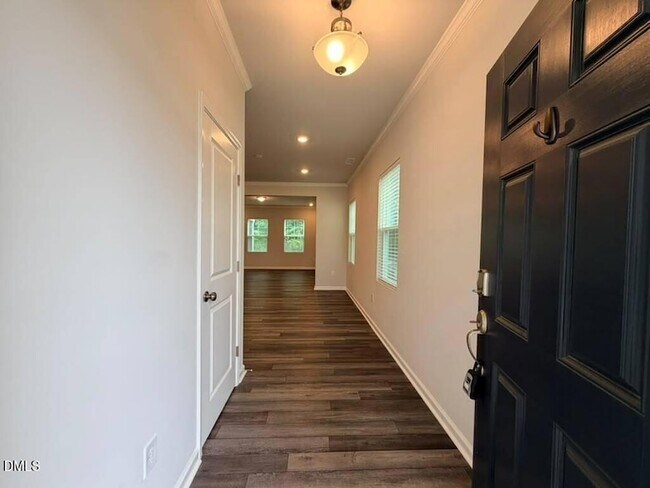 Foto del edificio - 319 Aster Bloom Ln