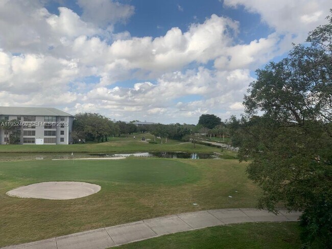 Foto del edificio - 1703 Whitehall Dr