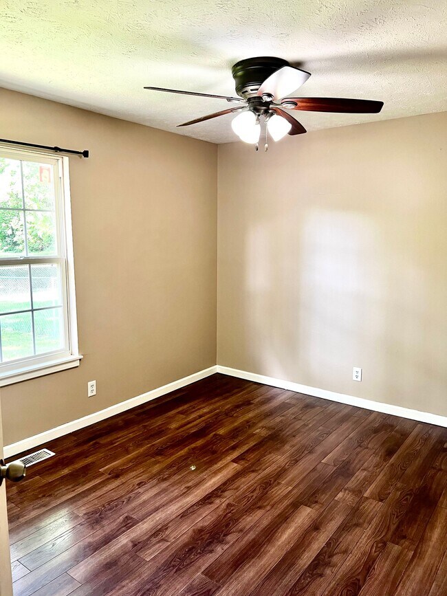 Foto del edificio - 237 Cromwell Ct
