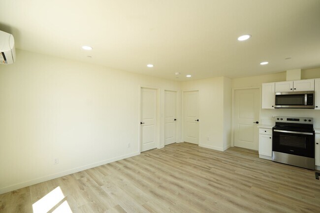 Foto del edificio - 4805 Charlotte Way