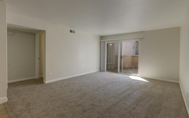 Building Photo - 3140 Van Teylingen Dr