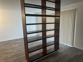 Building Photo - 2814 S Bartell Dr