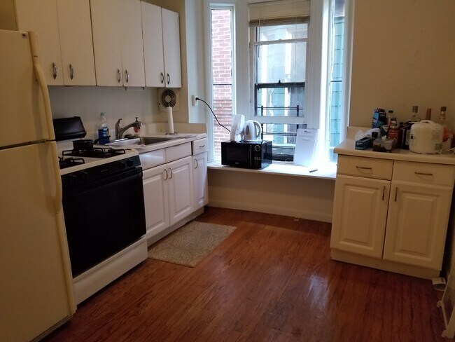Kitchen - 4213 Pine St