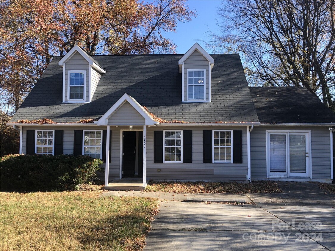Foto principal - 2803 Pleasant Garden Rd