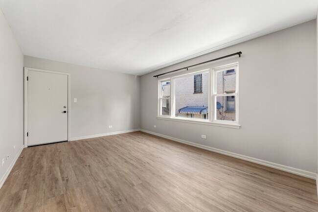 Building Photo - 740 E North Broadway St