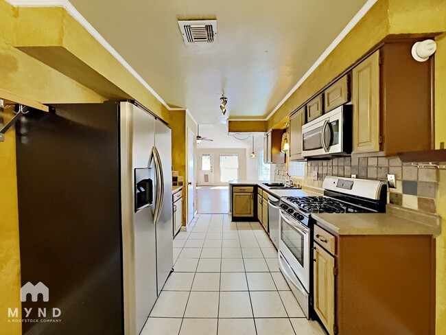 Building Photo - 14605 Gold Fish Pond Ave