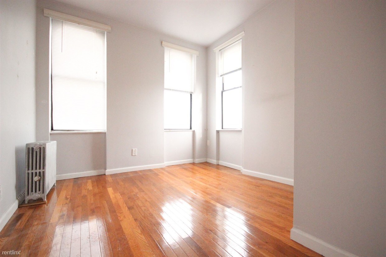 Primary Photo - 242 Knickerbocker Ave