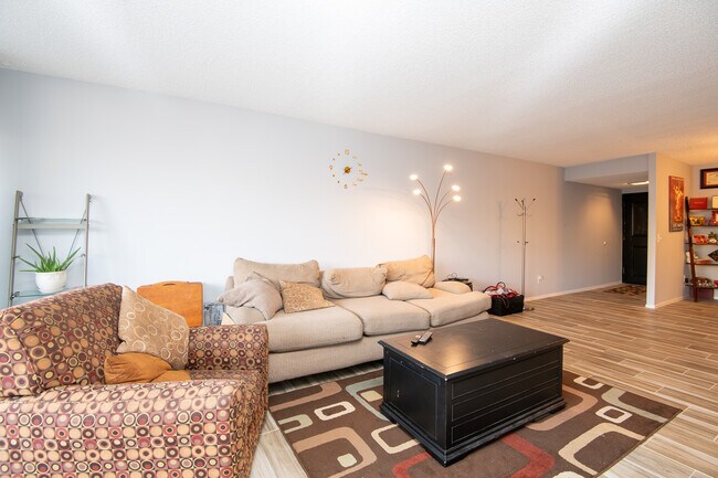 Foto del edificio - 6101 Edsall Rd