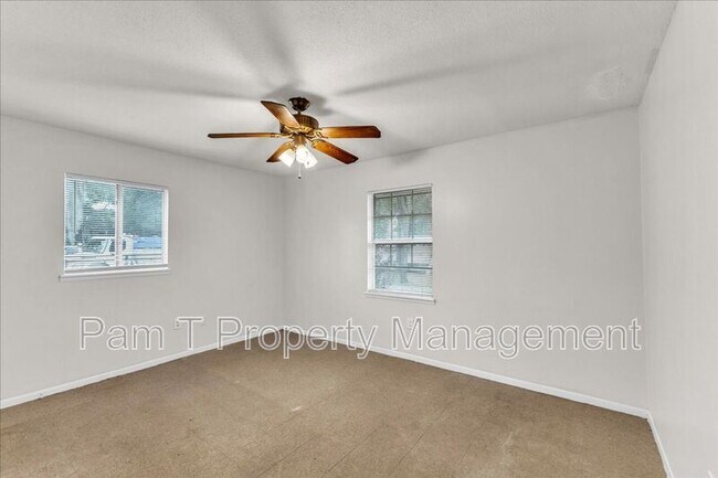 Foto del edificio - 5209 Jasmine Ave