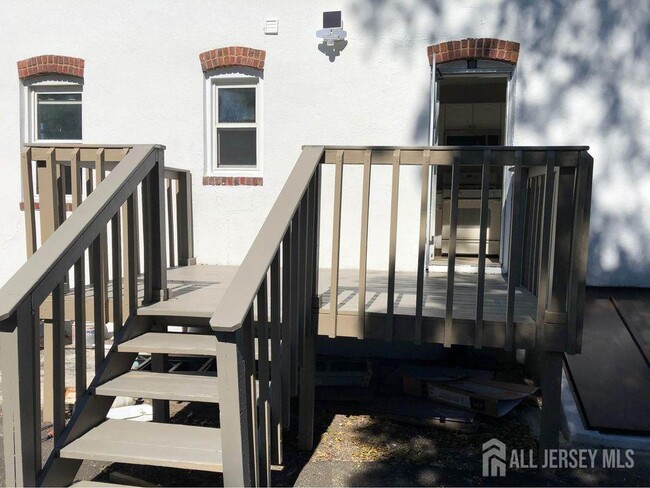 Building Photo - 148 Main St