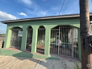 Building Photo - 717 1/2 O'Kane St