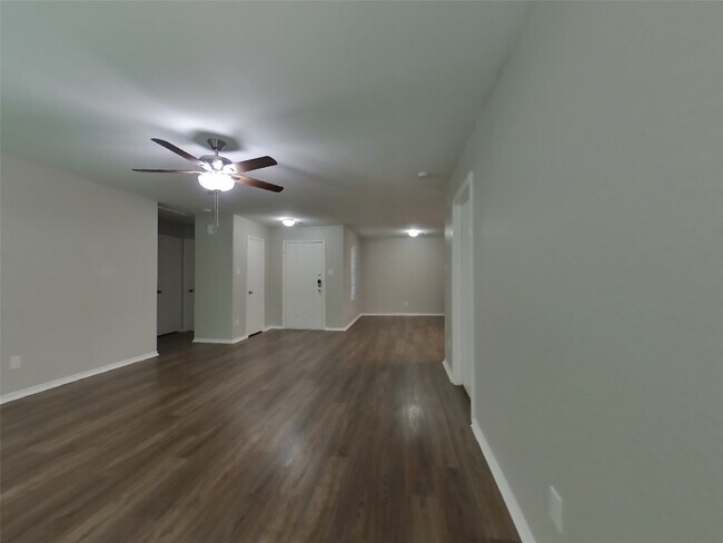 Foto del edificio - 814 Lightningbug Ln
