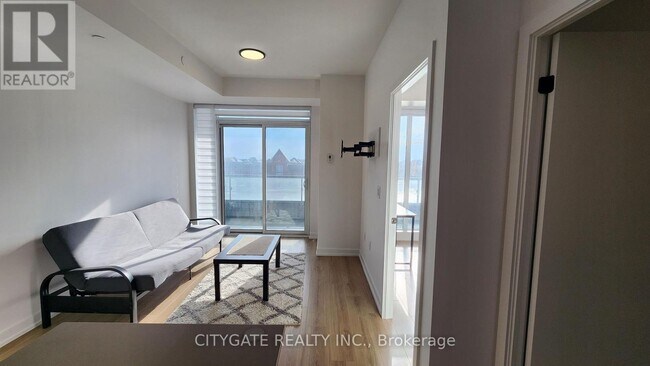 Photo du bâtiment - 10 Lagerfeld Dr