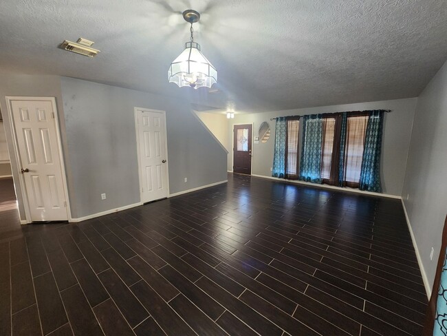 Building Photo - 4 Bedroom Single Family Home in Humble