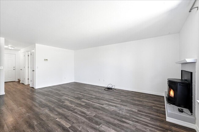 Foto del edificio - 3 Bedroom 2.5 Bathroom Townhouse in Southeast Boise