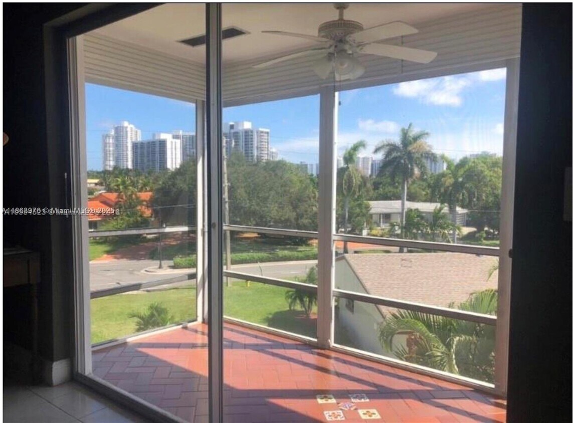 Foto principal - 700 Layne Blvd