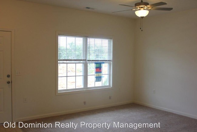 Building Photo - 3 br, 2.5 bath House - 1060 Wellington Drive