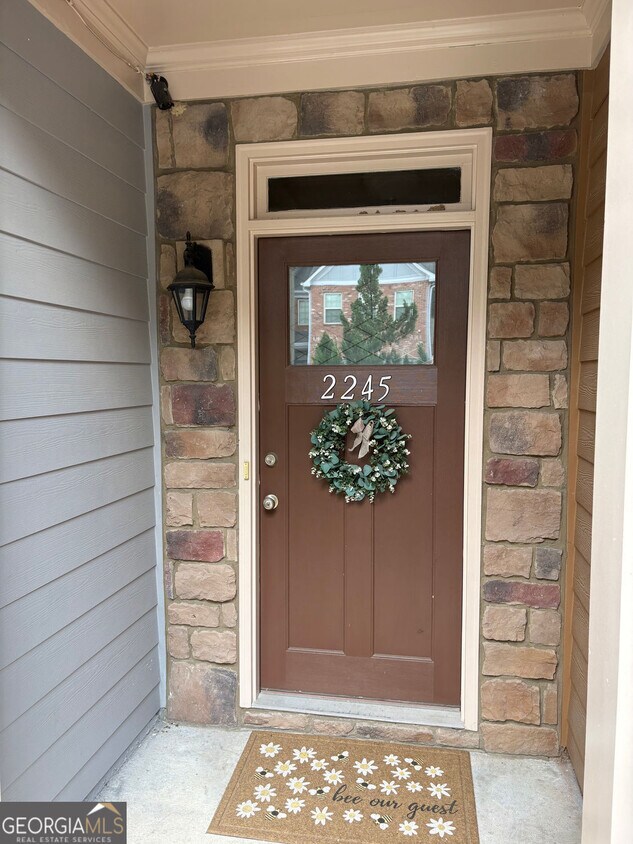 Building Photo - 2245 Knoxhill View