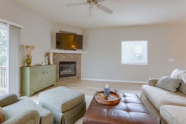 Foto del edificio - Short Term Furnished 3 Bedroom Townhome!!