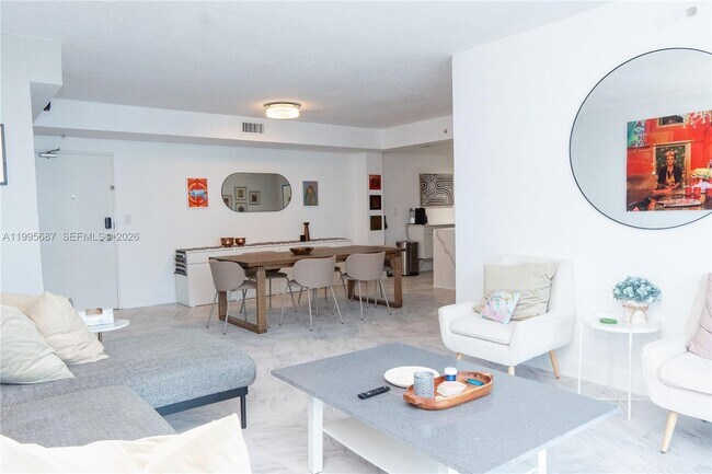 Foto del edificio - 7501 E Treasure Dr