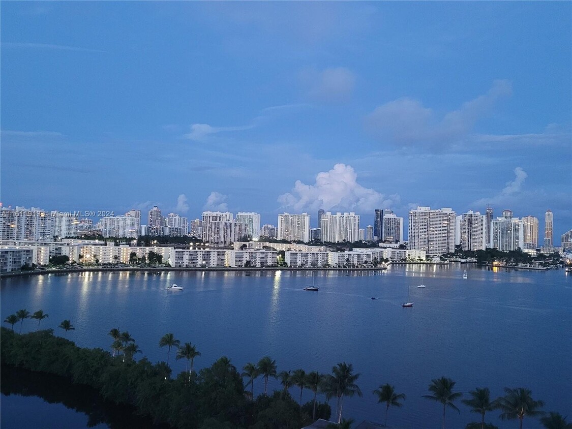 Foto principal - 17301 Biscayne Boulevard Apt #1202, North ...