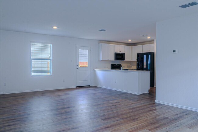 Building Photo - 595 Commander Abbott Dr