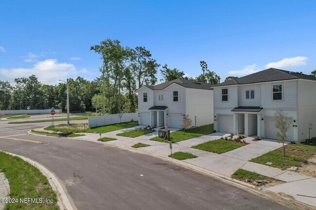 Foto del edificio - 832 Hartshill Pl