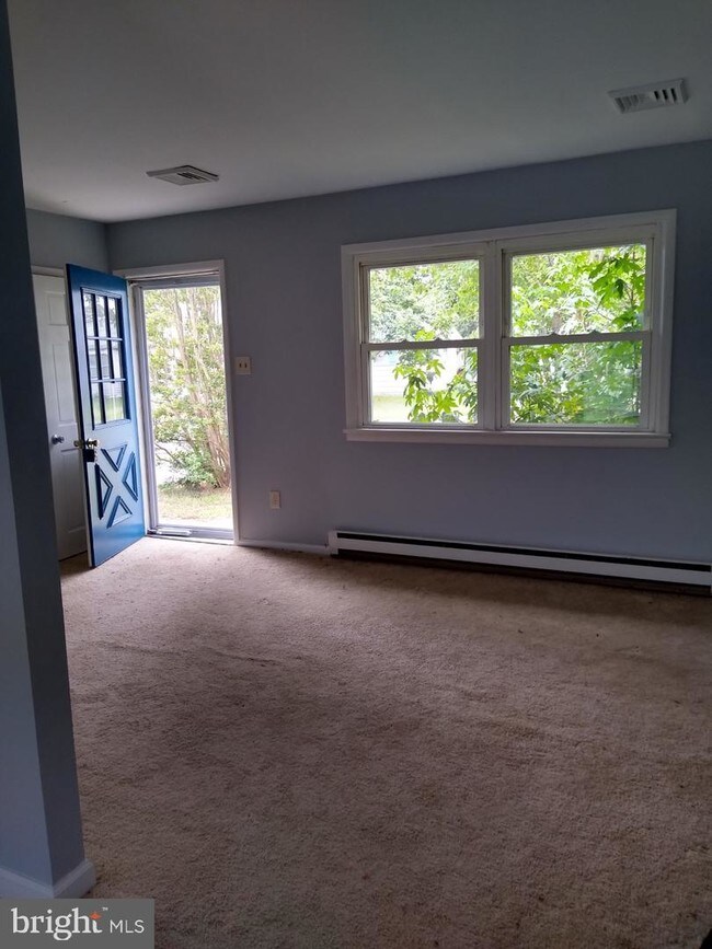 Building Photo - 307 Cedardale Ave