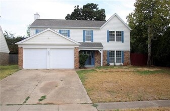 Building Photo - 102 Wildbriar St