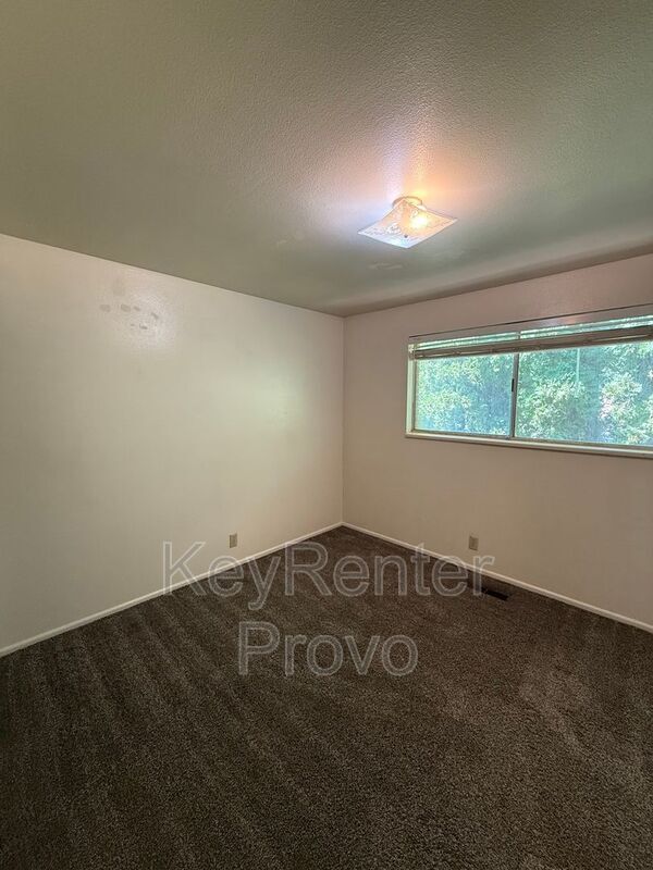 Building Photo - 690 S 500 E