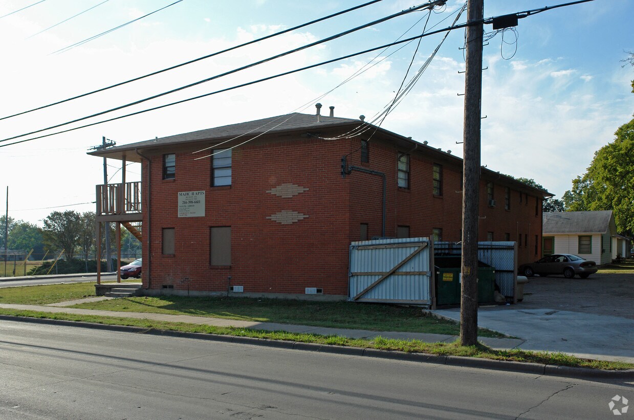 Building Photo - Majic II Apts
