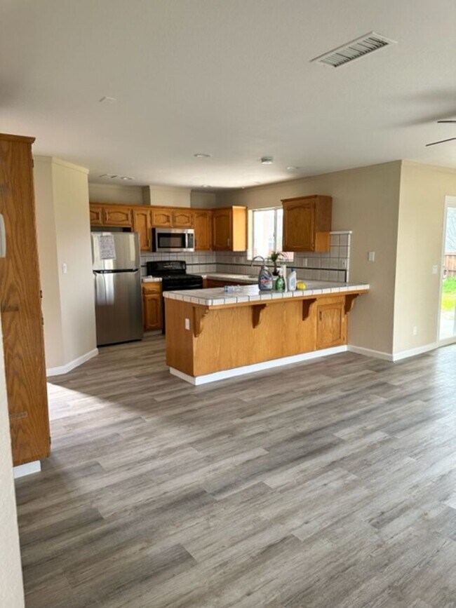 Building Photo - Meadowlark Estates