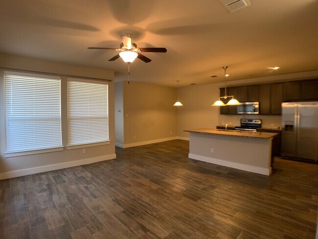 Foto del edificio - 3/2.5/2 Townhome in Old Mill Crossing / Close to Gruene & Downtown New Braunfels / Fridge & Washe...