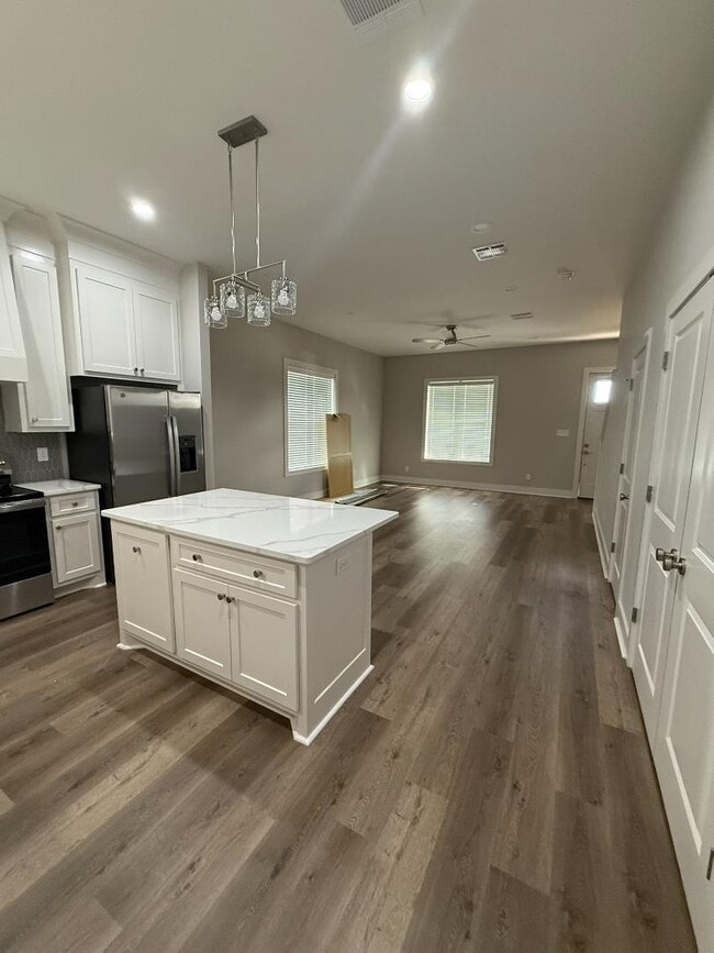 Building Photo - 4151 W Prien Lake Rd