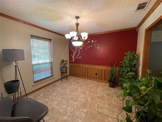 Building Photo - 5000 Andover Dr