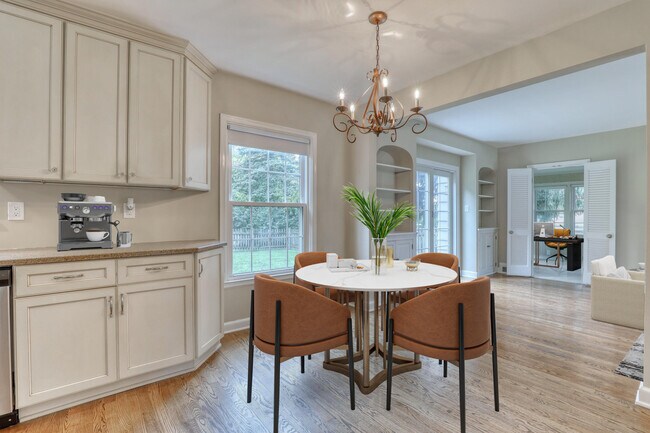 Foto del edificio - 645 Hi View Ct