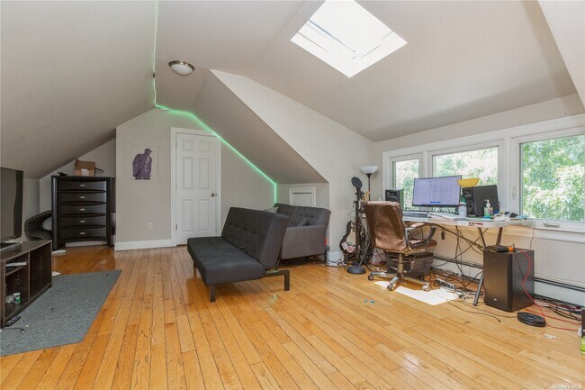 Building Photo - 152-14 84th Dr