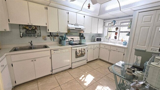 Foto del edificio - 93 Boundary Blvd