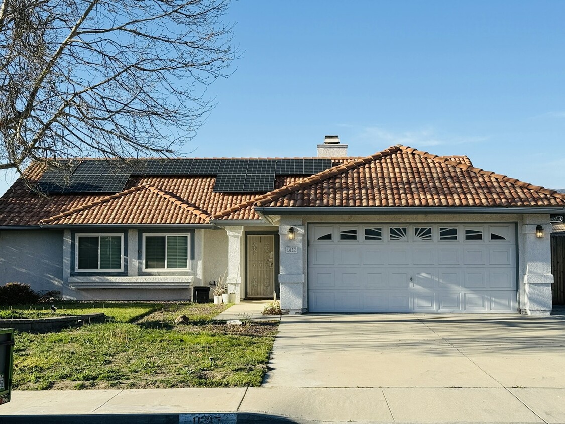 Primary Photo - 1637 Trinity Way