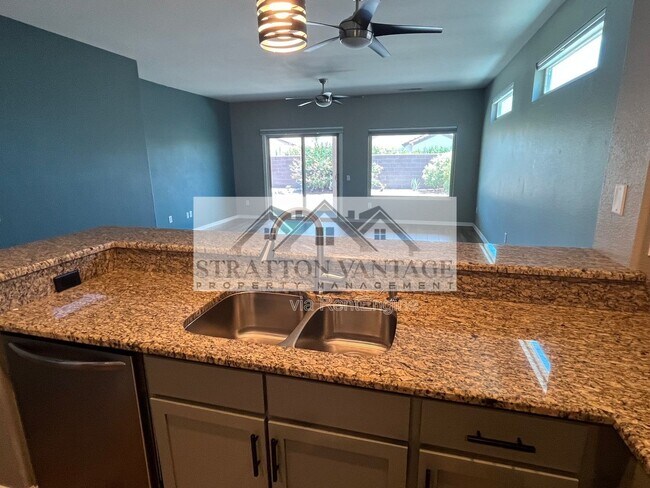 Foto del edificio - 16289 W Mountain Pass Dr