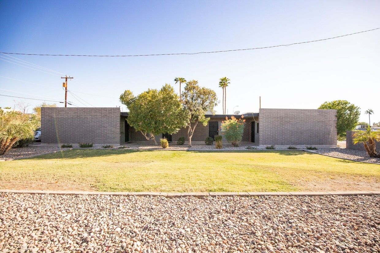 Primary Photo - 1722 E Ocotillo Rd